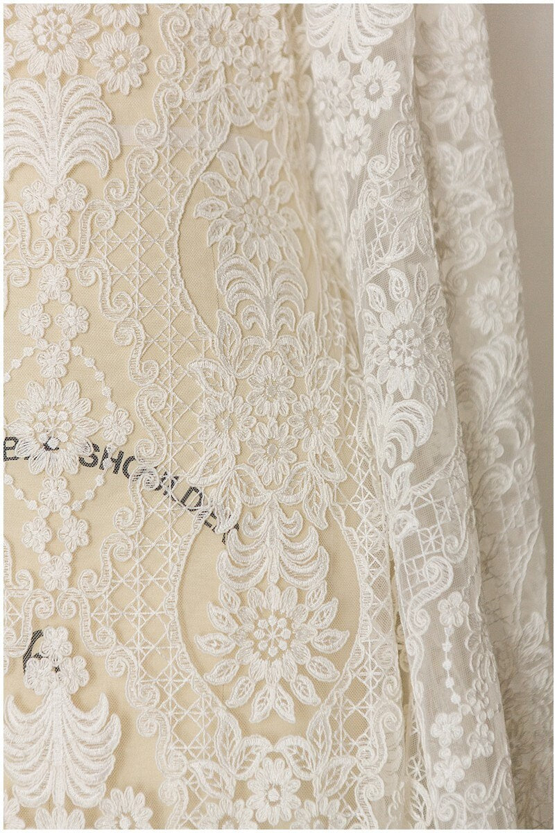 Vintage bridal lace off-white/ boho bridal lace/ bridal lace/ romantic lace// L17-179