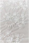 Romantischer handbeaded Spitzenstoff, Brautkleid Stoff, Hochzeitskleid Tüll, Brautspitze, Perlen Spitzenstoff, Blumen Spitze Design// L17-183