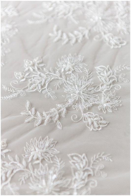 Romantischer handbeaded Spitzenstoff, Brautkleid Stoff, Hochzeitskleid Tüll, Brautspitze, Perlen Spitzenstoff, Blumen Spitze Design// L17-183