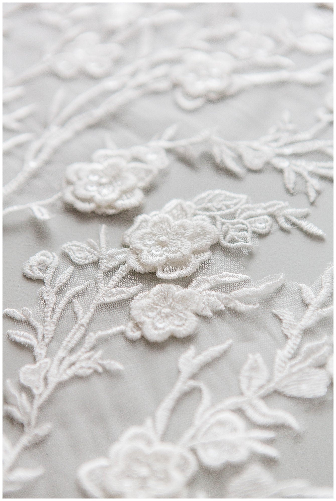 Hochzeitskleid Spitzenapplikation mit Zweigen und 3D Blumen, Spitzenblume für Hochzeitskleid, Brautspitze Applikation// A17-153