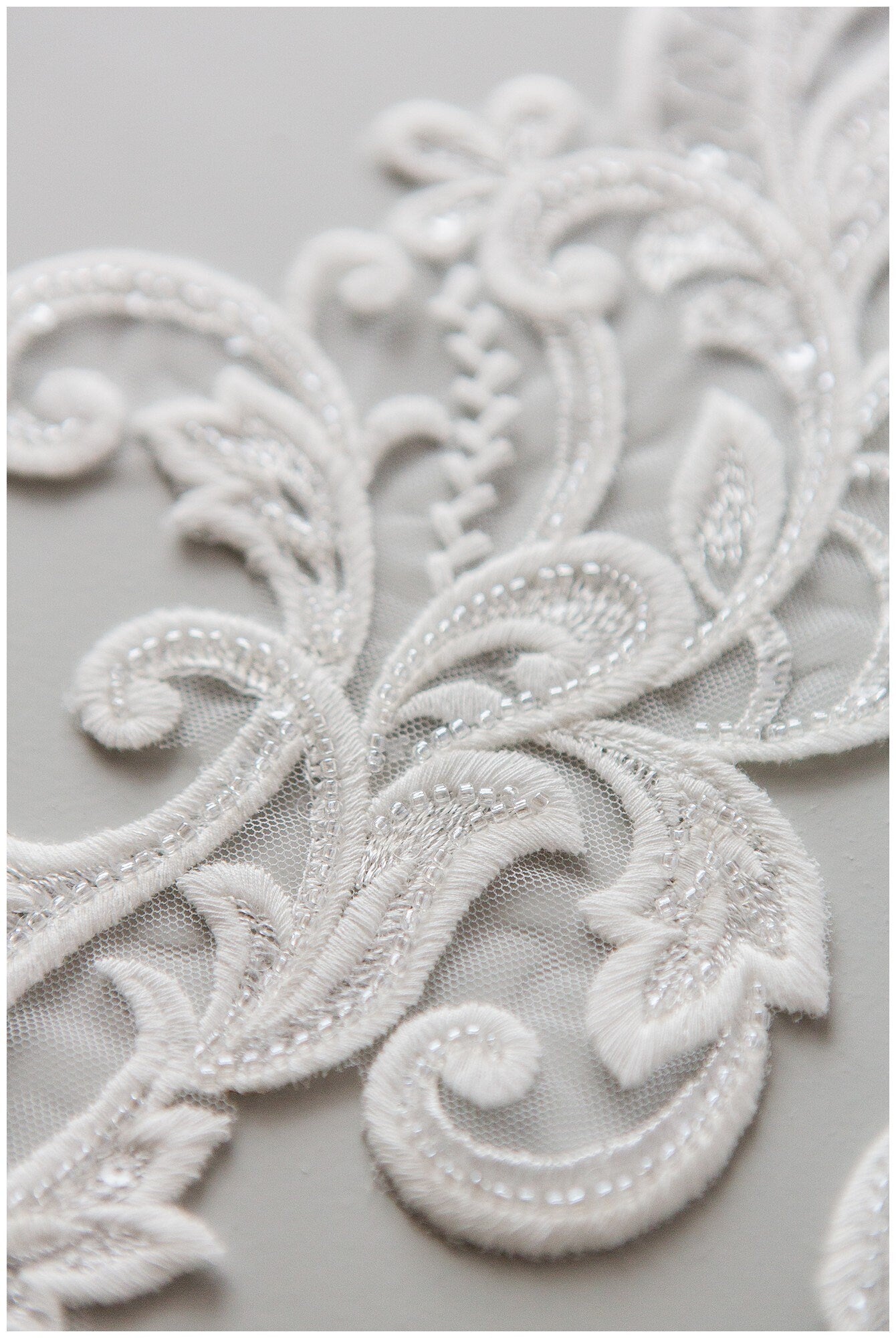 PerlenHochzeitskleid Spitzenaufnäher, Aufnäher für Brautkleid, Spitzenblume für Hochzeitskleid, Brautspitze Applikation// A17-156