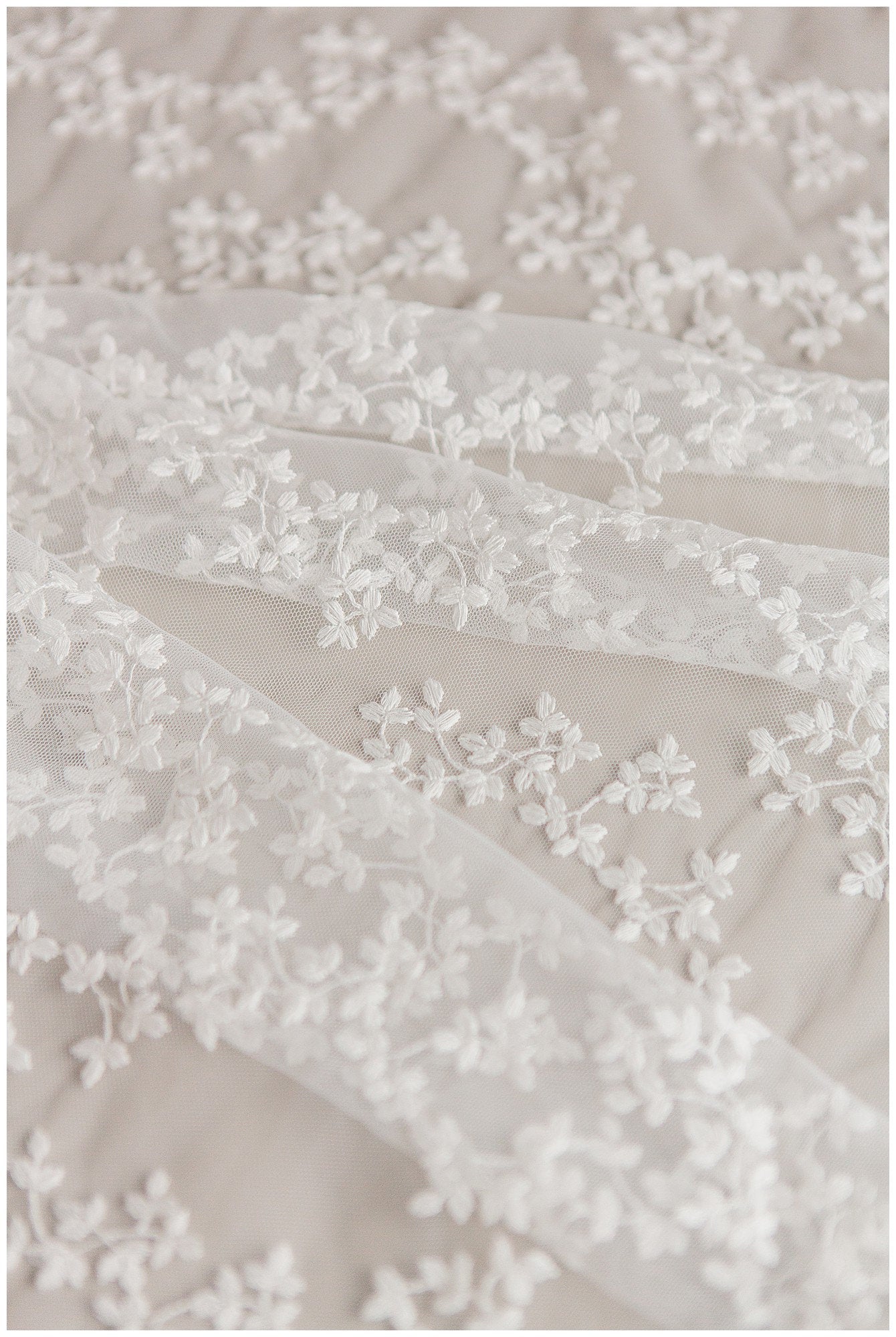 Floral Bridal Lace Off-White/ Bridal Lace Fabric/ Floral Wedding Lace/ Couture Lace// L18-197