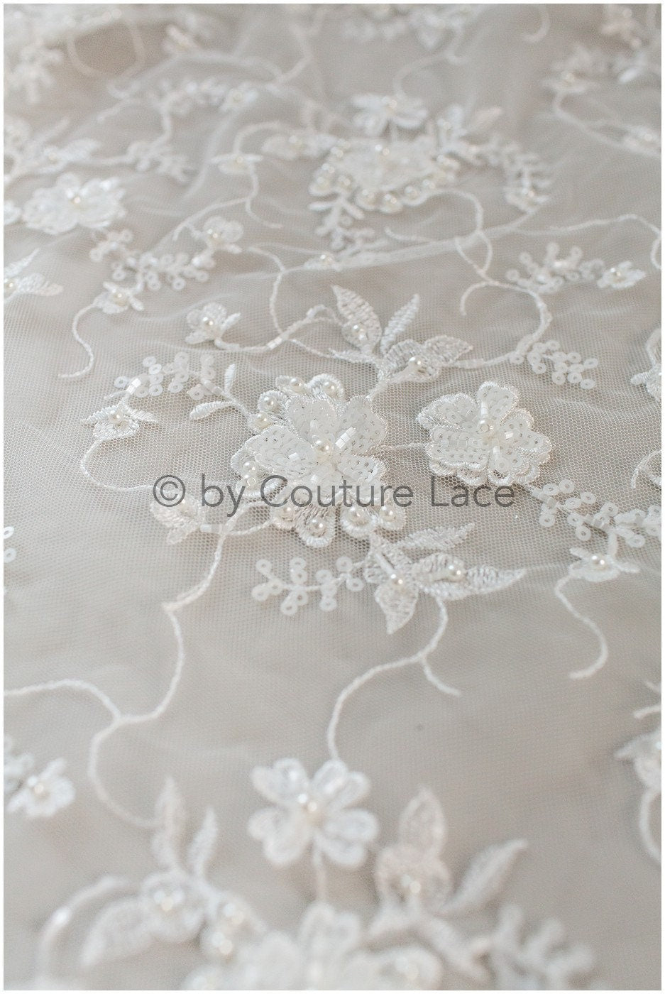 3D Blumen Spitzenstoff Off-White/ Braut Perlen Spitzenstoff/ romantischer Spitzenstoff mit 3D Blumen/ Hochzeit Spitzenstoff// L19-205