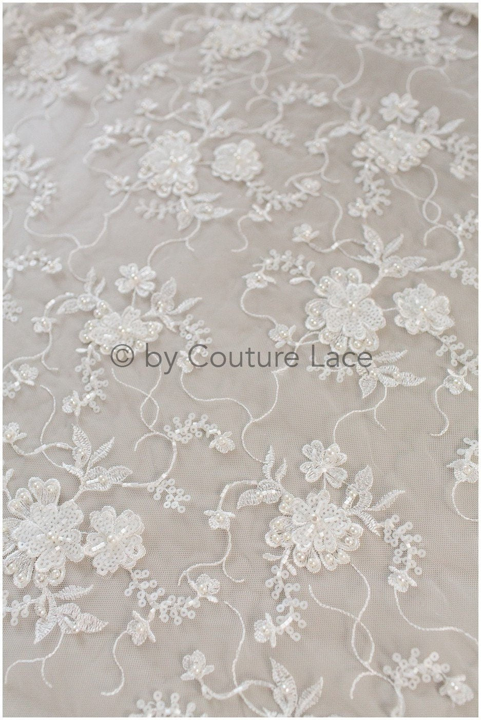 3D Blumen Spitzenstoff Off-White/ Braut Perlen Spitzenstoff/ romantischer Spitzenstoff mit 3D Blumen/ Hochzeit Spitzenstoff// L19-205