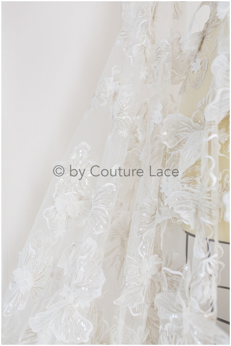 Wunderschöner 3D Blüten Spitzenstoff Off-White Silber/ Hochzeitskleid Spitze/ Blumenspitze/ Brautspitze// L19-225