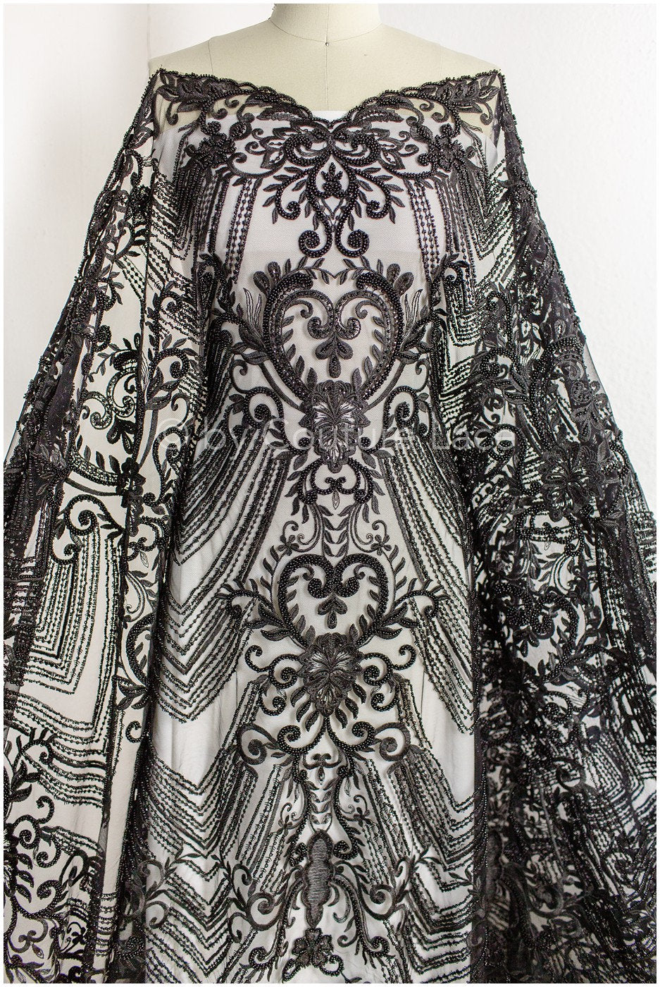Perlen Spitzenstoff Schwarz/ Couture Spitzenstoff/ Spitzenstoff mit Perlen/ Perlen Spitze// L19-217