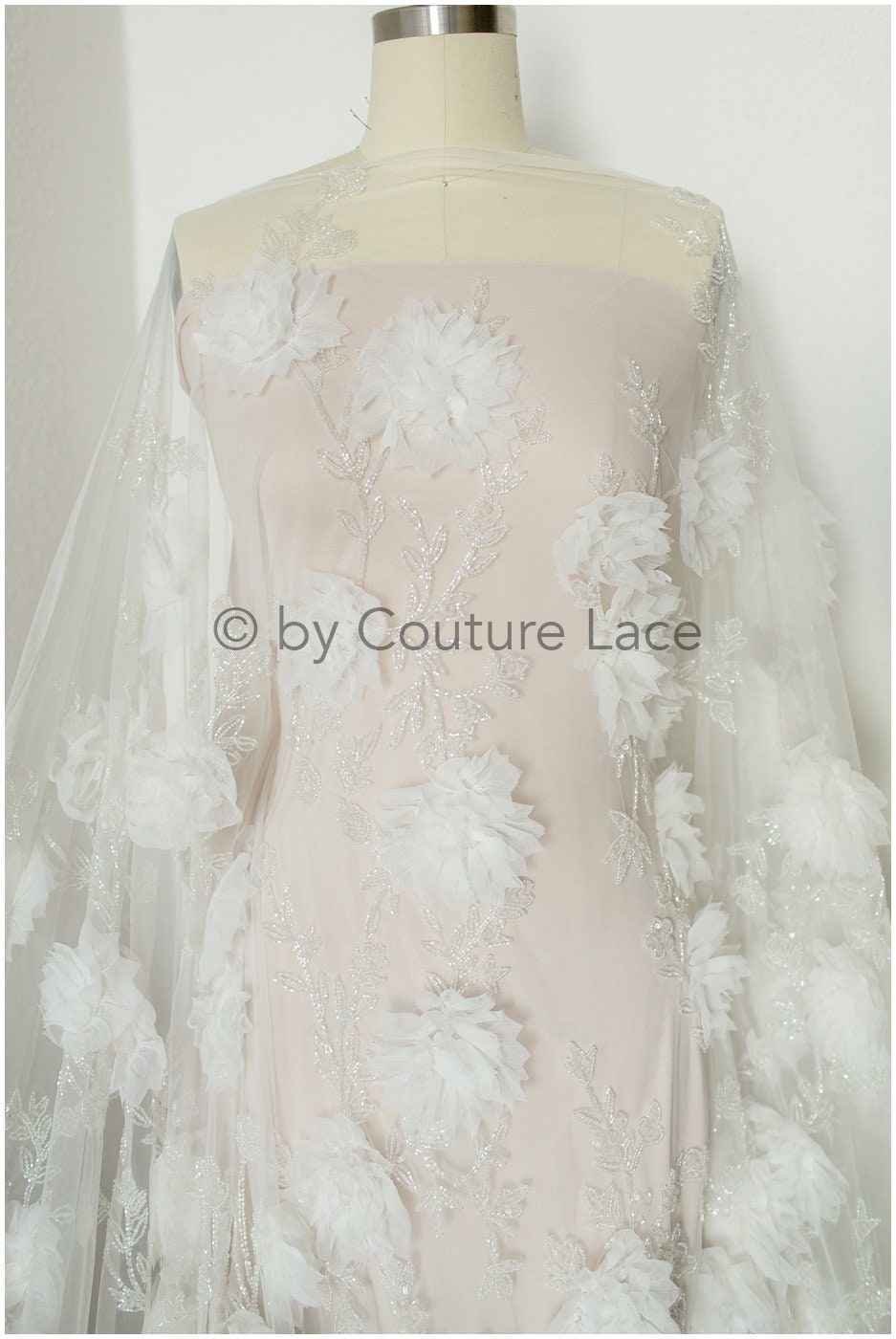 3D Blumen Spitzenstoff/ Braut Spitzenstoff/ romantischer Blumen Spitzenstoff mit 3D Blumen/ Hochzeit Spitzenstoff// L19-253