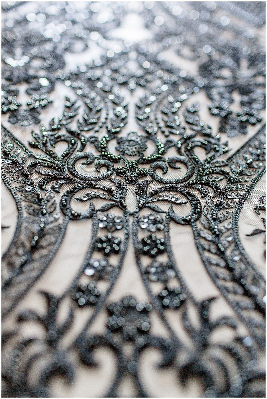 Schwarzer Perlen Spitzenstoff/ schwarze Couture Spitze/ Abendkleid Spitzenstoff/ schwarzes Abendkleid Perlenspitze/ L19-250