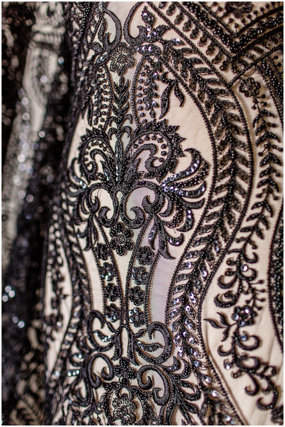 Schwarzer Perlen Spitzenstoff/ schwarze Couture Spitze/ Abendkleid Spitzenstoff/ schwarzes Abendkleid Perlenspitze/ L19-250
