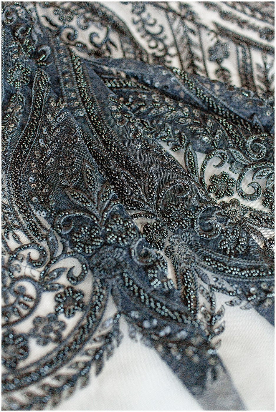 Schwarzer Perlen Spitzenstoff/ schwarze Couture Spitze/ Abendkleid Spitzenstoff/ schwarzes Abendkleid Perlenspitze/ L19-250