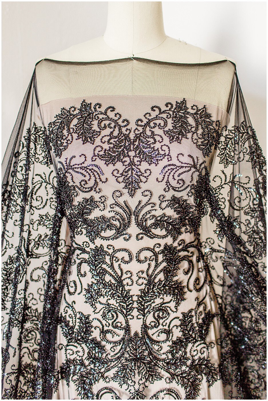 Schwarzer Perlen Spitzenstoff/ Couture Spitzenstoff/ schwarze Braut Spitze Stoff/ Perlen Perlen Spitze/ schwarzes Abendkleid Spitzenstoff// L19-251