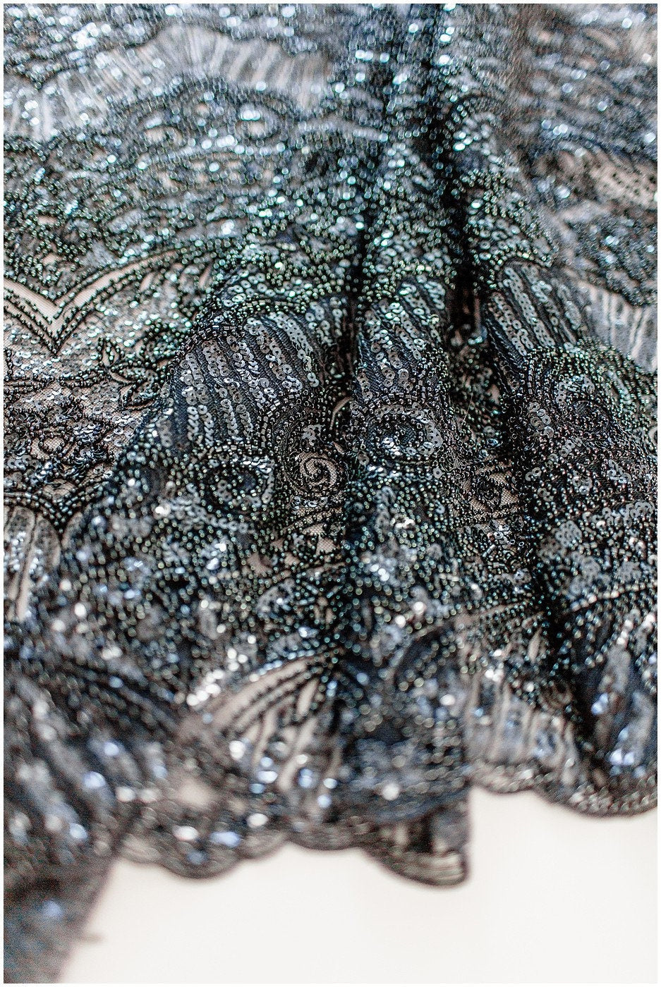 Schwarzer Perlen Spitzenstoff/ Couture Spitzenstoff/ schwarze Brautspitze/ Perlen Perlen Spitze/ schwarze Abendkleider Spitze // L19-252
