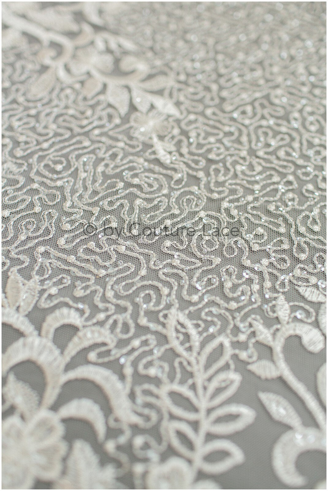 schwerer bestickter Spitzenstoff mit Perlen/ Hochzeitsspitze/ Paillettenspitze/ Brautspitze/ Couture Lace - Alencon Lace Stoff// L17-012