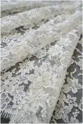 Schwerer Perlen Spitzenstoff/ Brautspitze Off-White/ Hochzeitskleid Spitze mit Perlen/ Perlenblüten Stoff/ glänzende Spitze// L19-283