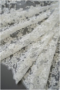 Schwerer Perlen Spitzenstoff/ Brautspitze Off-White/ Hochzeitskleid Spitze mit Perlen/ Perlenblüten Stoff/ glänzende Spitze// L19-283