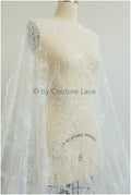 Wunderschöner Perlenblüten Spitzenstoff Off-White/ Perlen Brautspitze/ Hochzeitskleid Spitze mit Perlen/ glänzende Spitze// L19-278