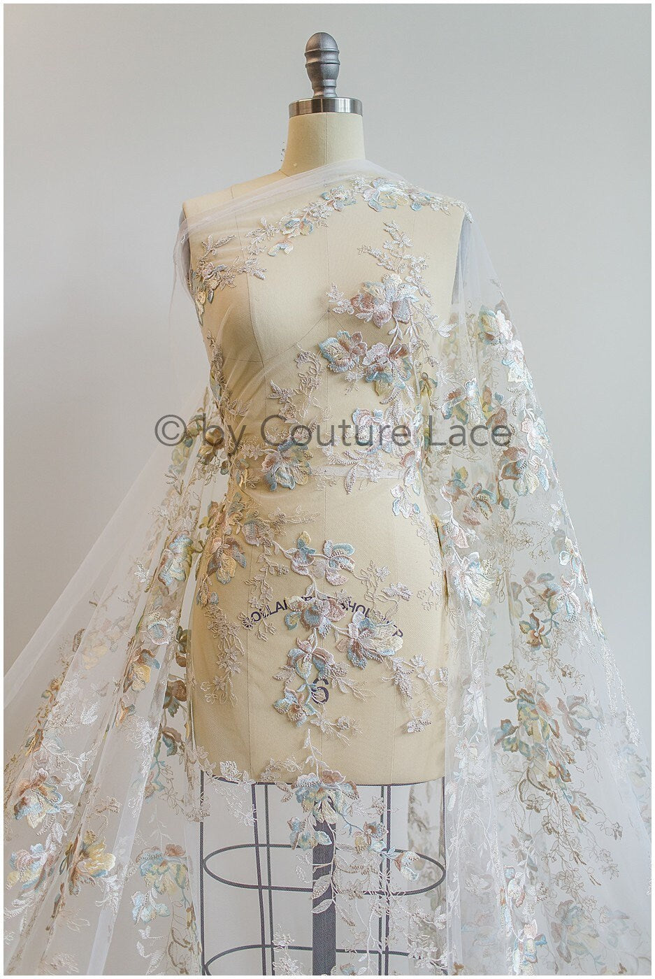 Farbiger Blumen Spitzenstoff/ romantische Pastell Spitze/ Abendkleid Spitze/ Blumen Spitzenstoff/ bestickte Farbe Hochzeitsstoff// L19-257