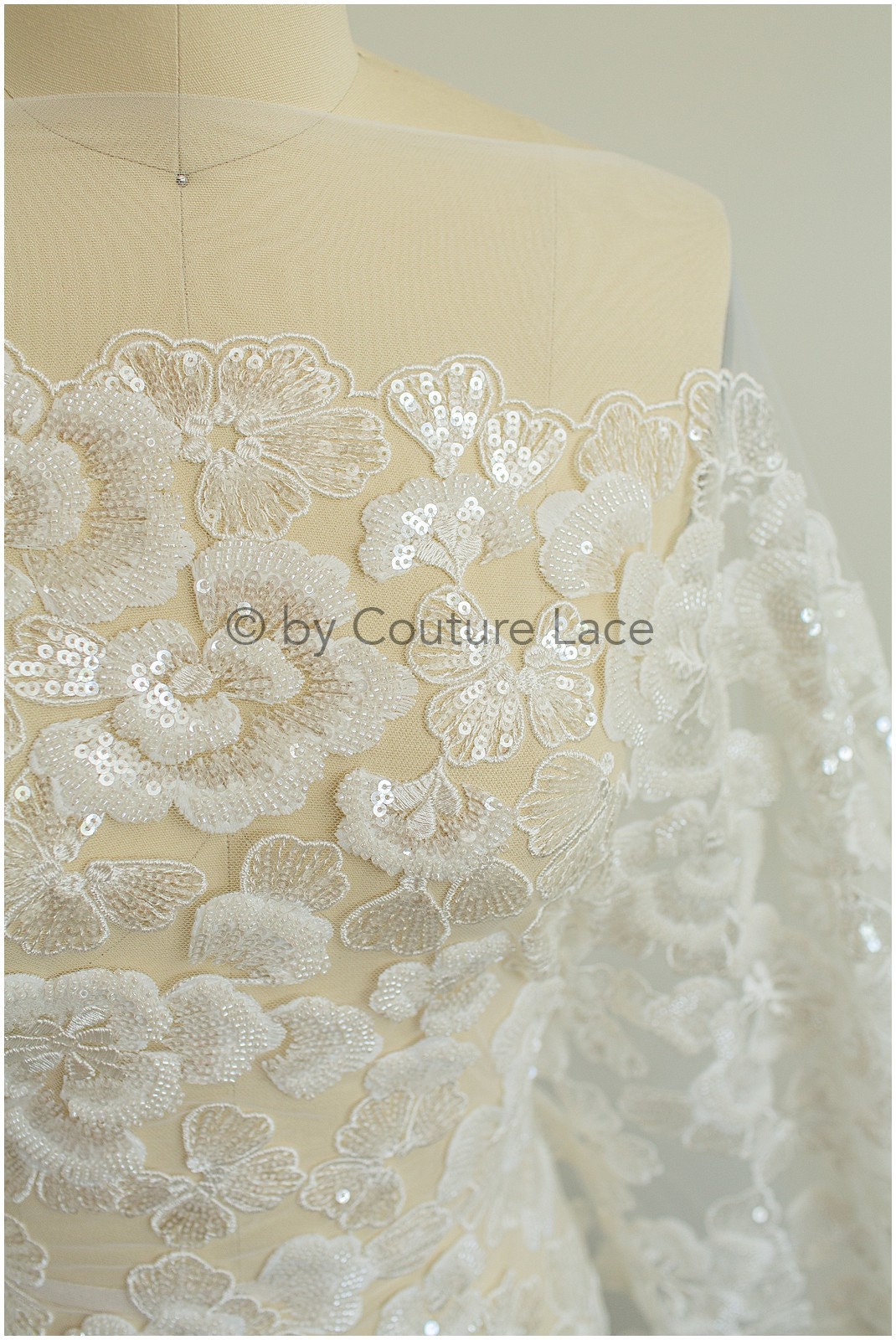 Schwerer Perlen Spitzenstoff Off-White/ Brautspitze/ Hochzeitskleid Spitze mit Perlen/ Perlenblüten Spitzenstoff// L19-282