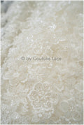Schwerer Perlen Spitzenstoff/ Brautspitze Off-White/ Hochzeitskleid Spitze mit Perlen/ Perlenblüten Stoff/ glänzende Spitze// L19-283