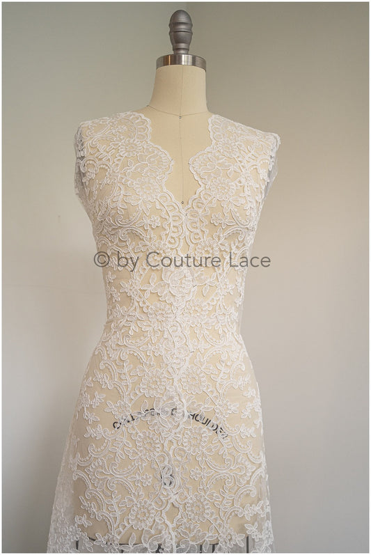 Lace trim off-white/ wedding lace trim/ embroidered lace trim/ elegant bridal lace trim/ lace embroidery// T19-081