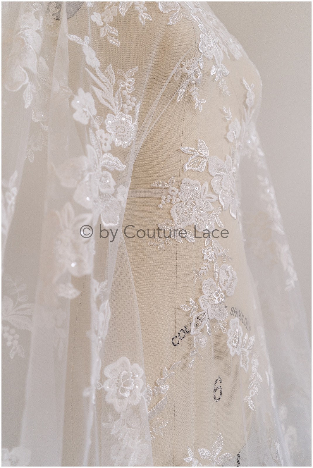 Romantischer Baumwoll-Rayon-Misch-Spitzenstoff für Hochzeitskleid, Spitzenstoff, Blumendesign Spitze, Blumenmuster Hochzeitskleid Spitze// L19-017