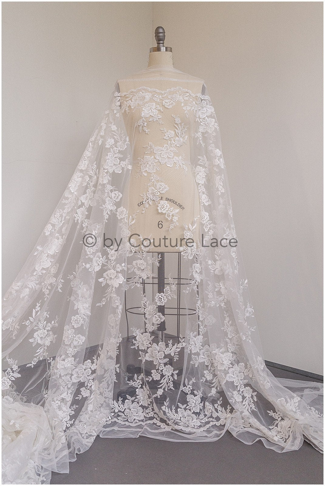 Romantischer Baumwoll-Rayon-Misch-Spitzenstoff für Hochzeitskleid, Spitzenstoff, Blumendesign Spitze, Blumenmuster Hochzeitskleid Spitze// L19-017