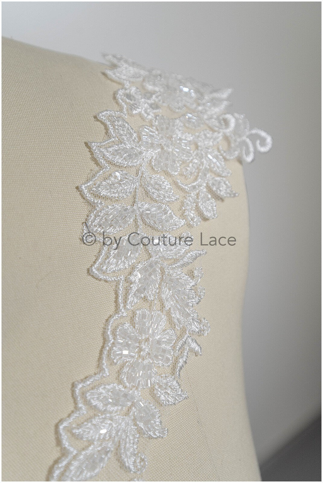 Spitzen Borte mit Perlen/ perlenbestickte Spitzenborte/ Glitzer Strass Borte/ Braut Spitzenbesatz// T20-087