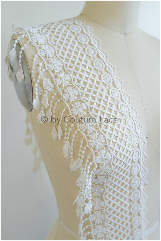 Fringe lace trim off-white/ Boho trim/ crocheted fringe lace/ Guipure lace with fringes/ Boho wedding dress lace// T20-102