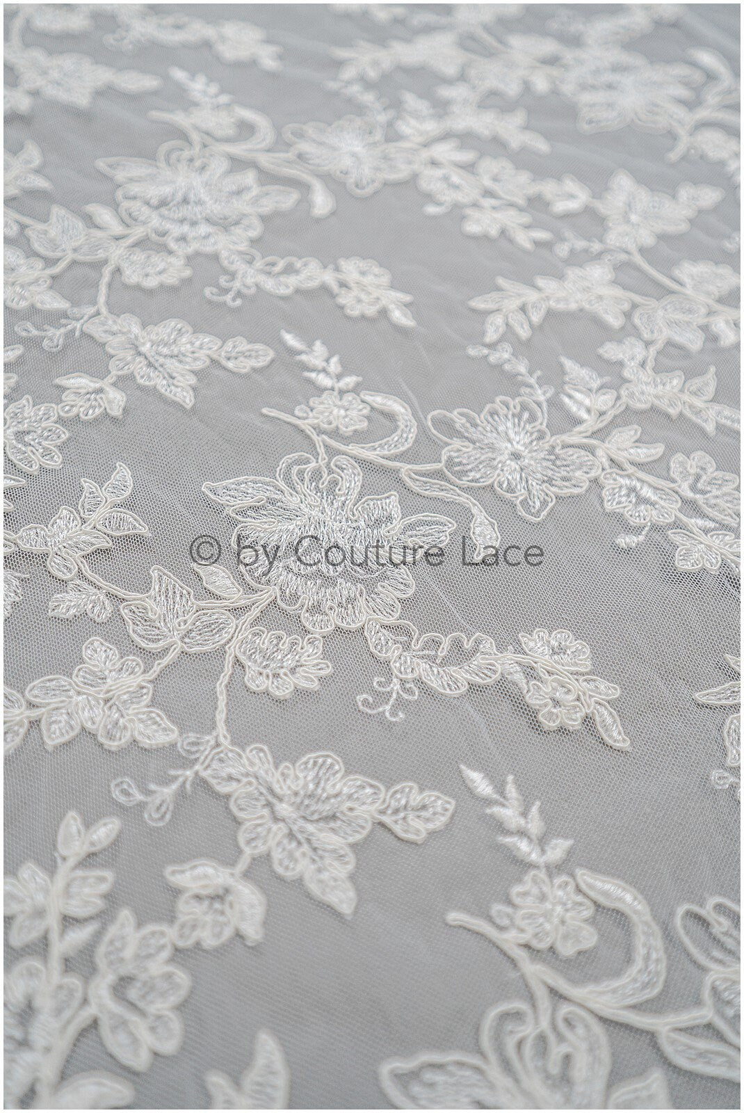 Tela de encaje nupcial romántica blanco roto / Encaje de novia / Tela de encaje floral / L20-007NR