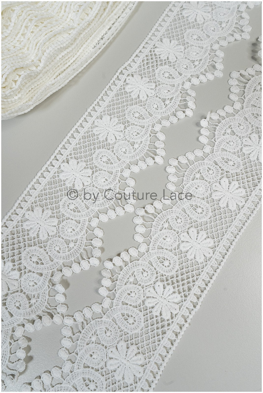 Boho lace trim off-white/ floral lace trim/ crocheted wedding dress trim/ boho dress lace trim// T20-101