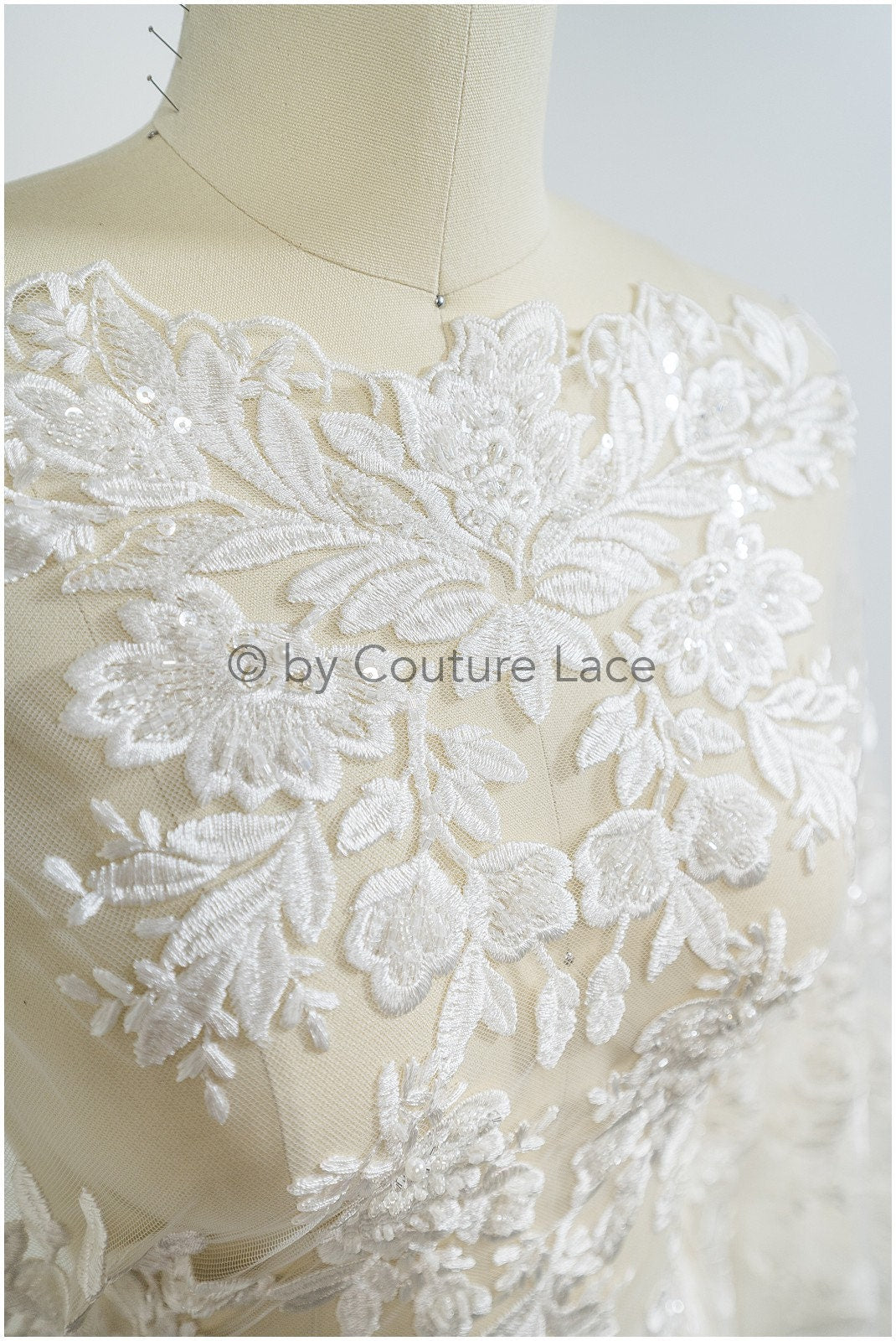 Wunderschöner Perlen Spitzenstoff Off-White/ Hochzeitsspitze floral/ Braut Spitzenstoff/ Perlen Blumen Spitzenstoff// L20-347