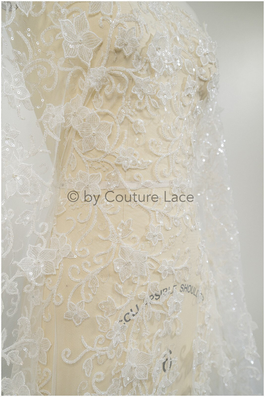 Perlen 3D Spitzenstoff, Couture Spitzenstoff mit 3D Blüten, Pronovias Spitzenstoff, floraler Spitzenstoff mit 3D Blüten// L20-335