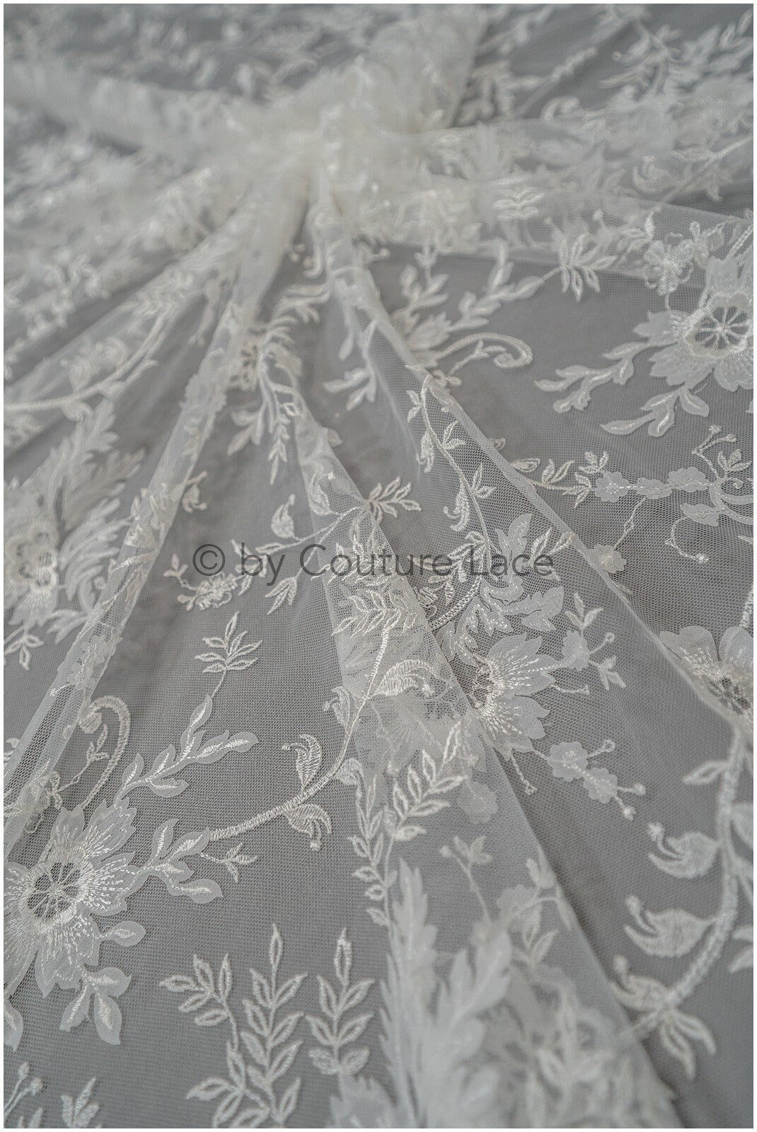 3D Blumen Spitzenstoff Off-White/ Braut Spitzenstoff/ romantischer Spitzenstoff mit 3D Blumen/ Hochzeit Spitzenstoff// L20-372
