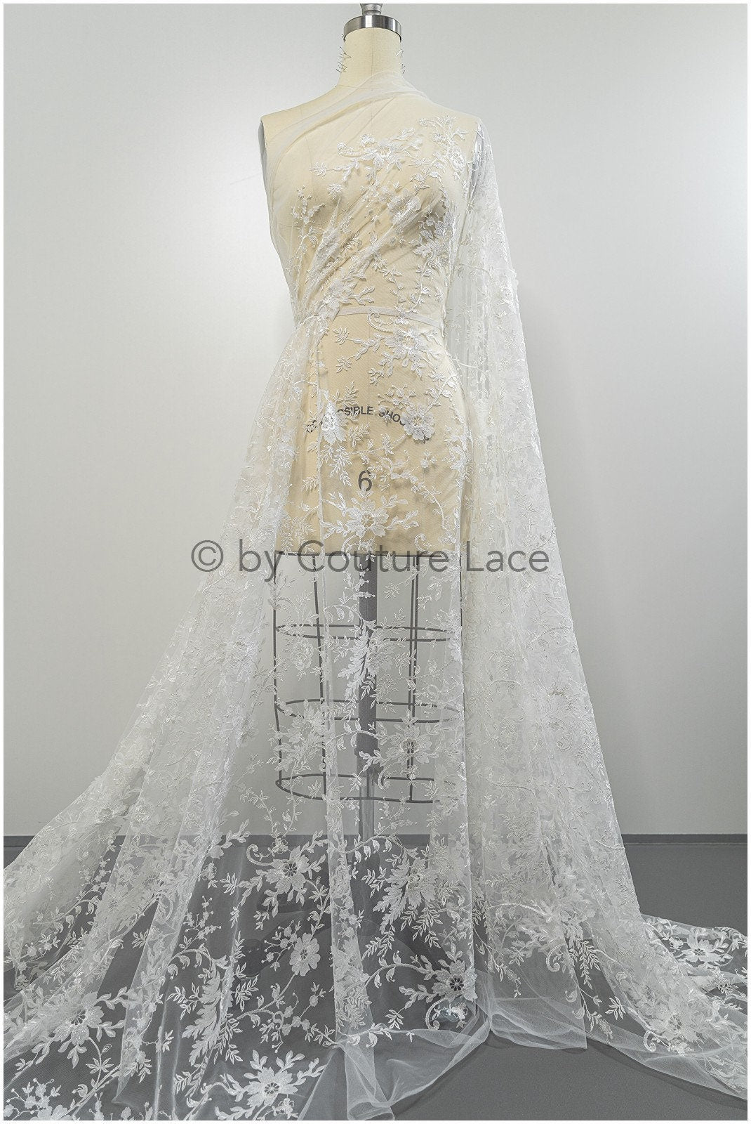3D Blumen Spitzenstoff Off-White/ Braut Spitzenstoff/ romantischer Spitzenstoff mit 3D Blumen/ Hochzeit Spitzenstoff// L20-372
