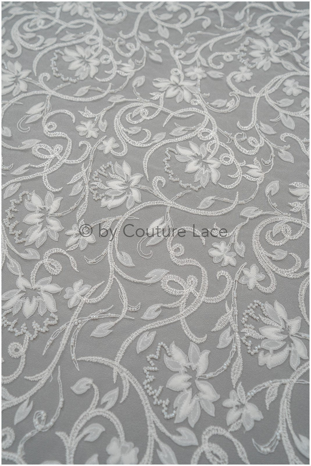 Romantische Perlenblütenspitze Off-White/ Couture Spitzenstoff mit Chiffonblüten/ zarter Braut Spitzenstoff/ Brautspitze mit Blumen// L20-373