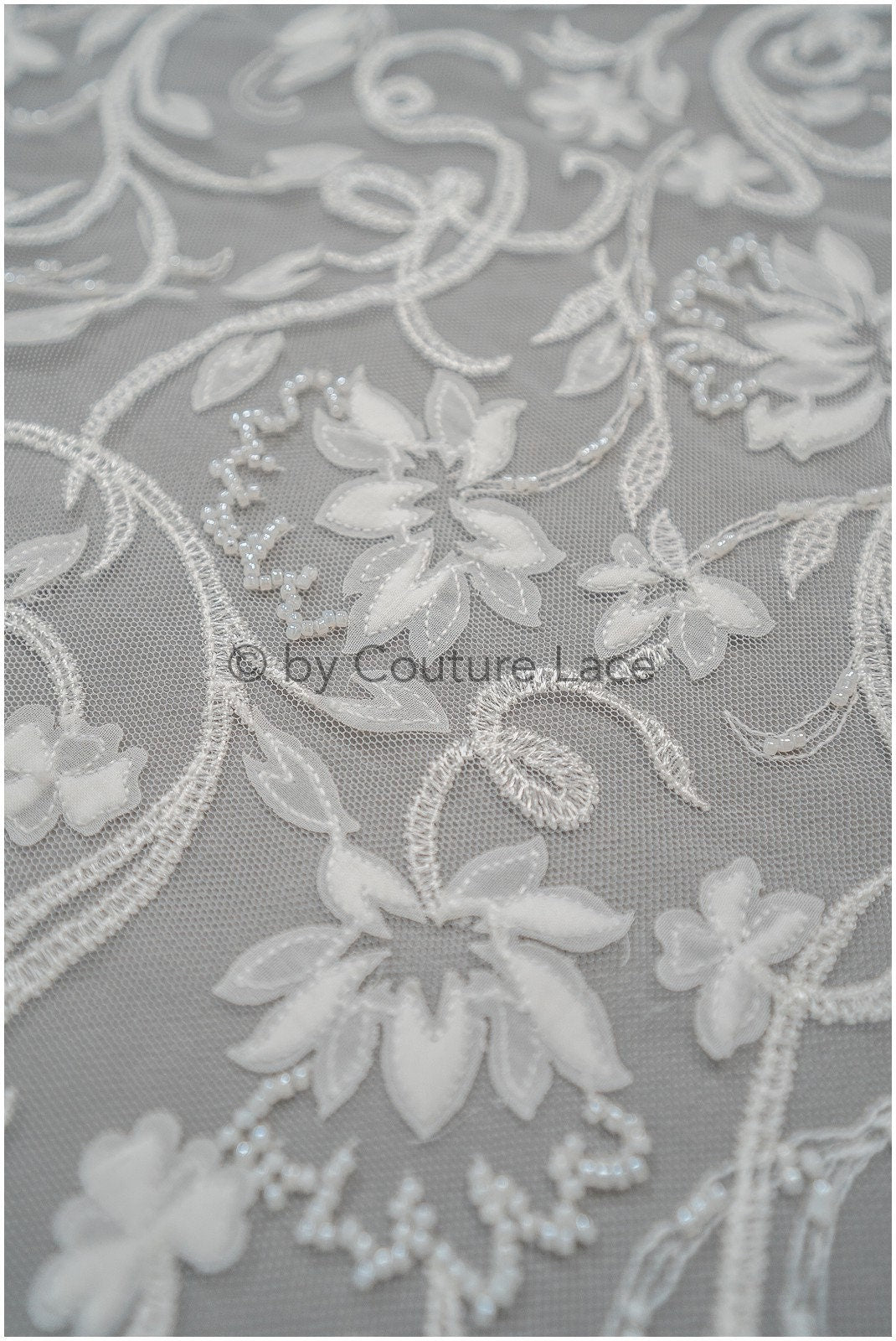 Romantische Perlenblütenspitze Off-White/ Couture Spitzenstoff mit Chiffonblüten/ zarter Braut Spitzenstoff/ Brautspitze mit Blumen// L20-373