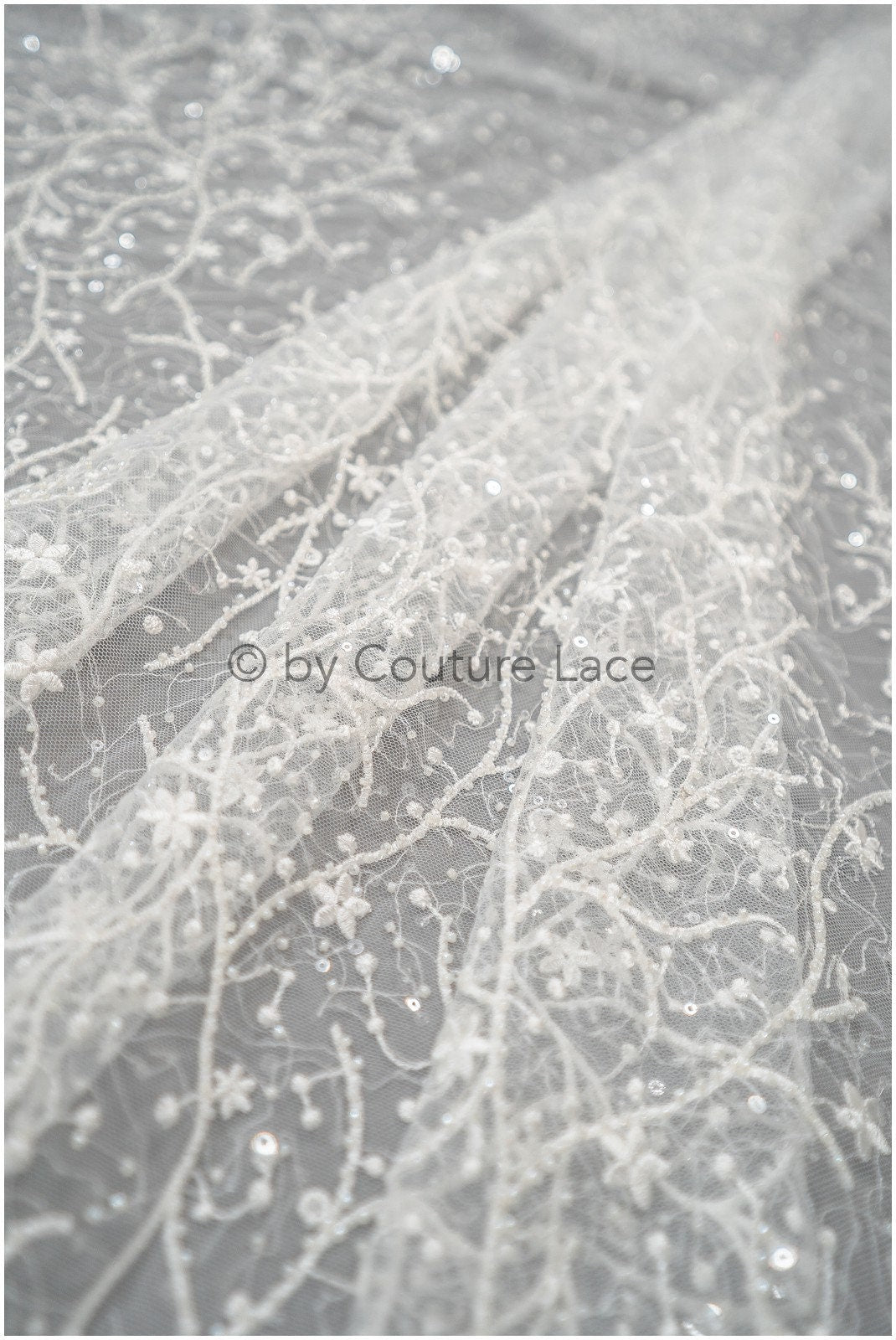 Romantische Perlenblütenspitze Off-White/ Couture Spitzenstoff mit kleinen Blumen/ zarter Braut Spitzenstoff/ Brautspitze mit Blumen// L20-377