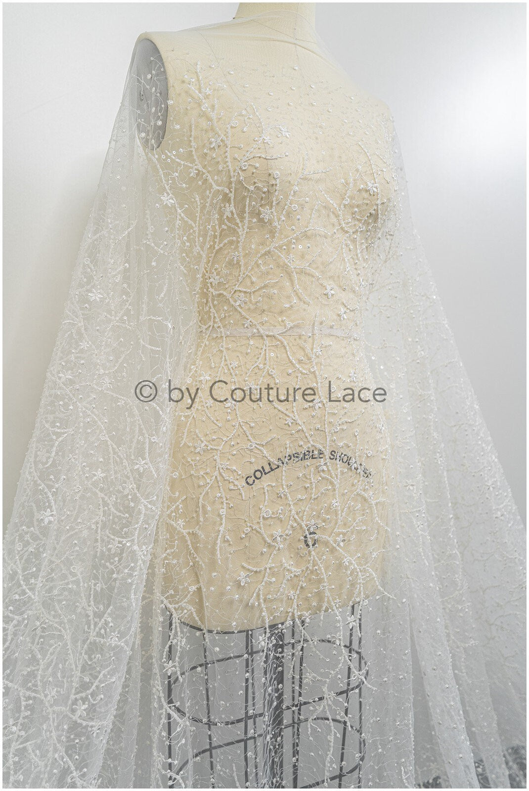 Romantische Perlenblütenspitze Off-White/ Couture Spitzenstoff mit kleinen Blumen/ zarter Braut Spitzenstoff/ Brautspitze mit Blumen// L20-377
