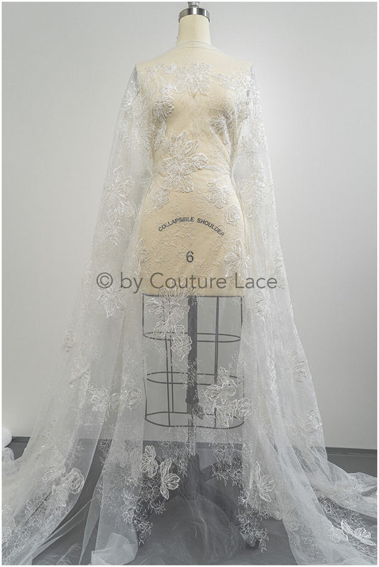 Wunderschöner Perlen Spitzenstoff Off-White/ Couture Spitzenstoff mit Perlen & Pailletten/ Brautspitze// L20-402