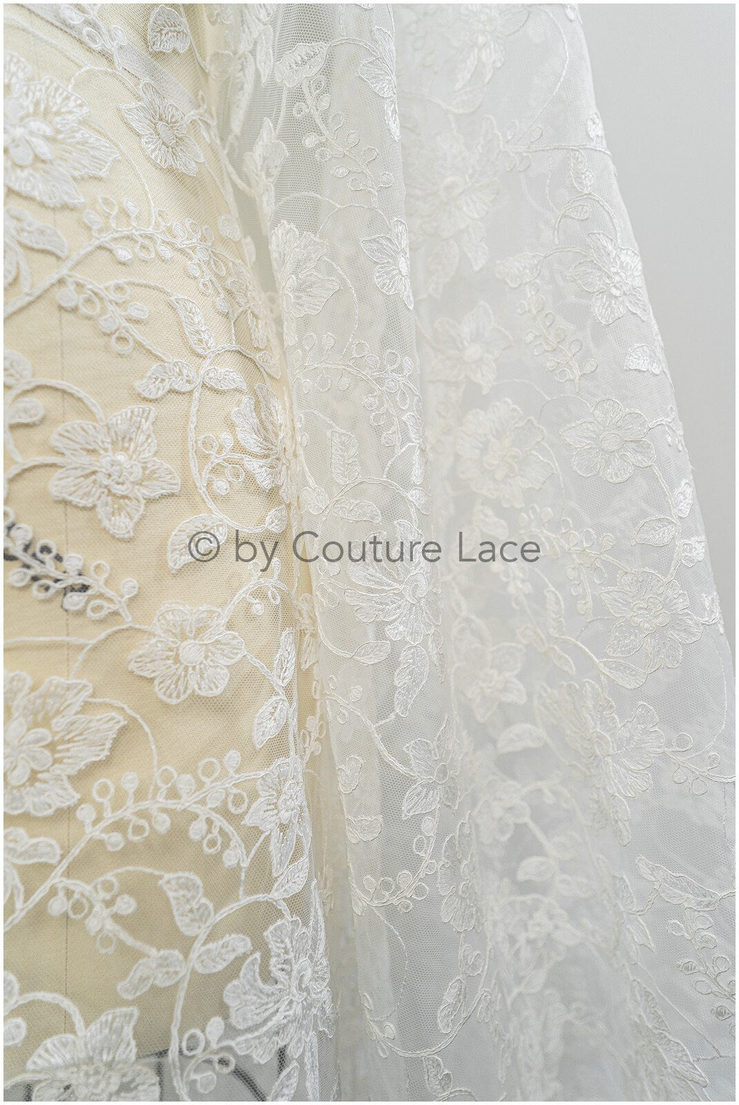 Romantischer Braut Spitzenstoff Off-White/ Blumen Spitzenstoff/ Blumenspitze/ Brautspitze Stoff// L20-070C