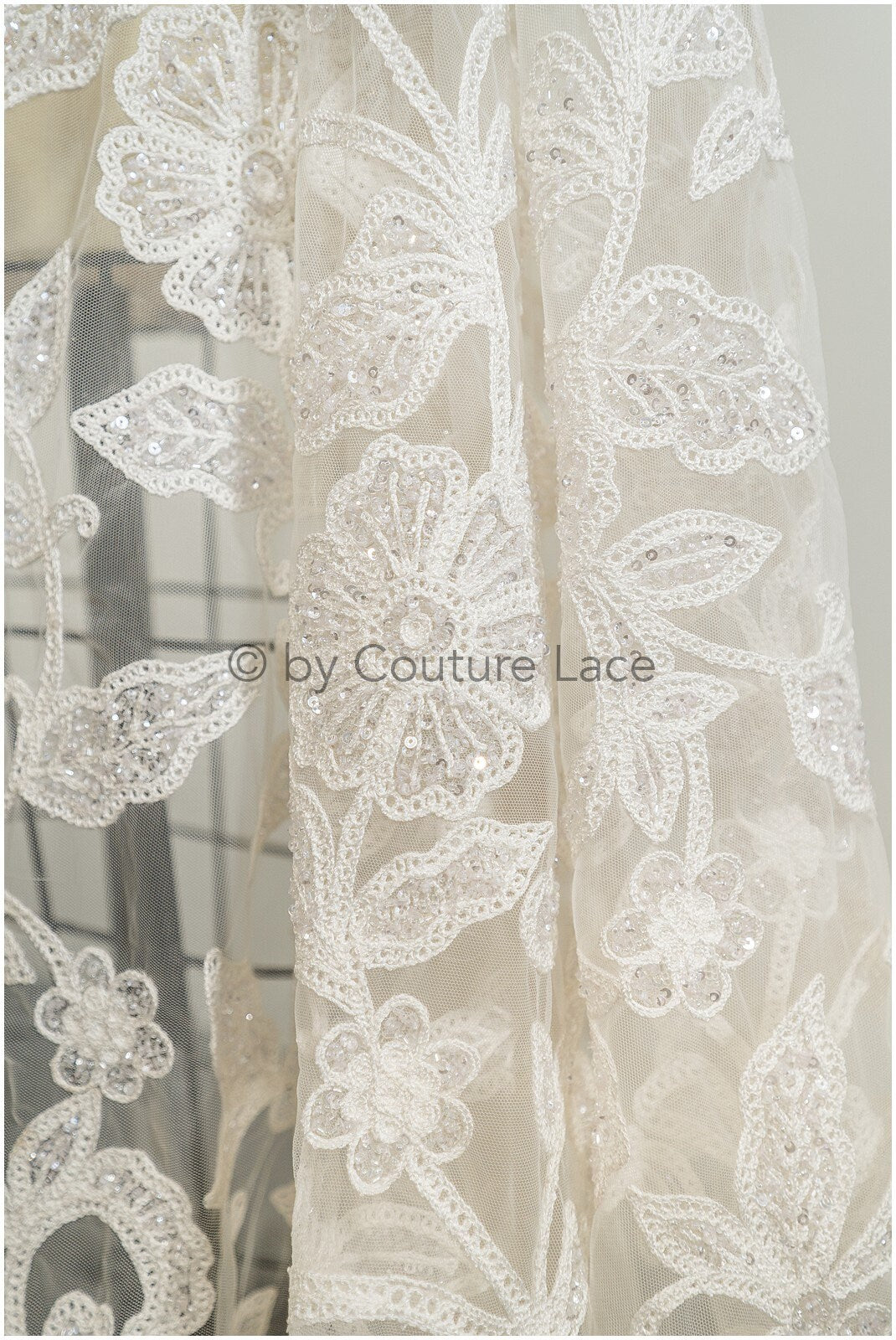 Spitzenstoff mit floralem Muster/ Designer Couture Spitze Off-White/ Spitzenstoff mit Perlen & Pailletten// L20-013