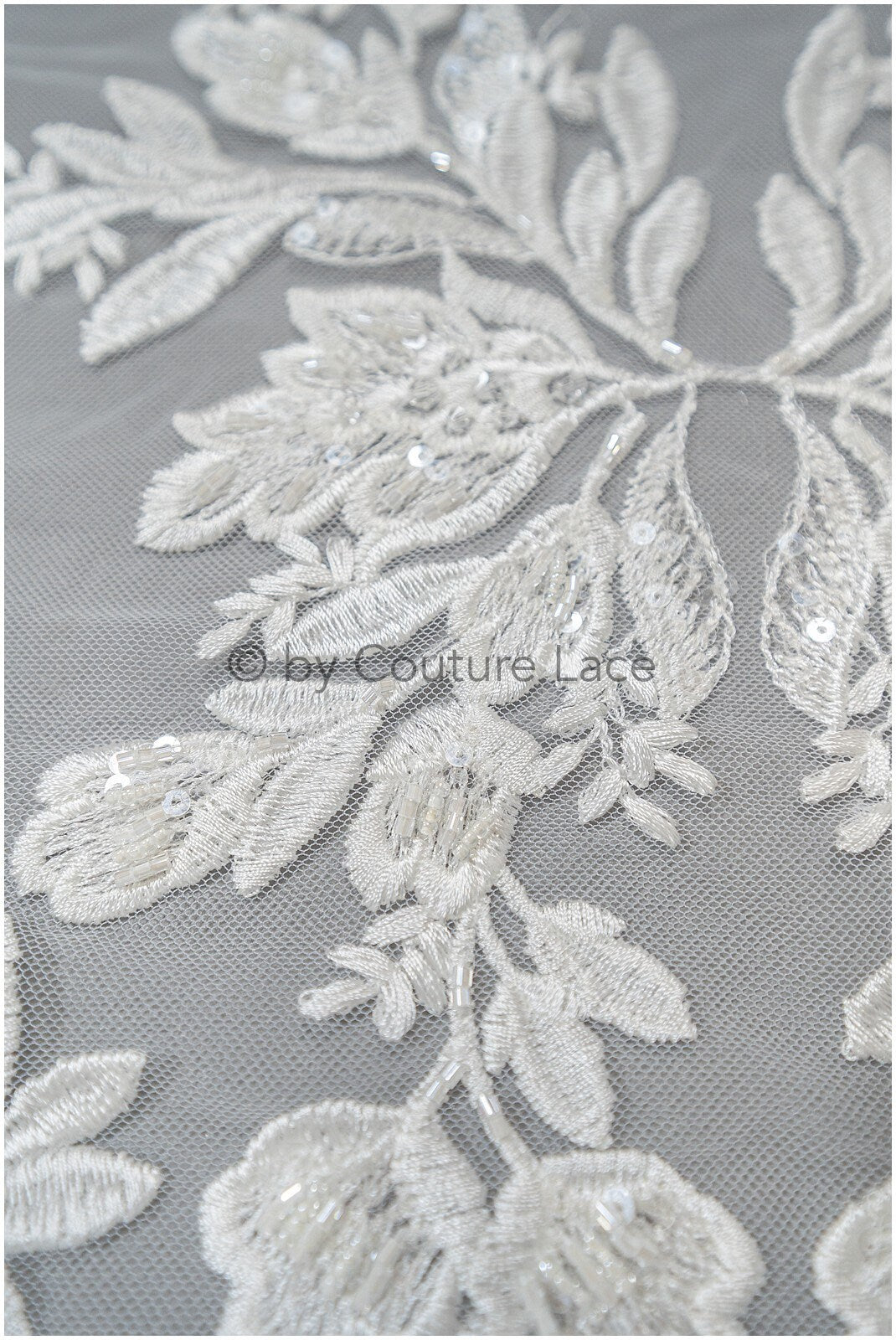 Wunderschöner Perlen Spitzenstoff Off-White/ Hochzeitsspitze floral/ Braut Spitzenstoff/ Perlen Blumen Spitzenstoff// L20-347