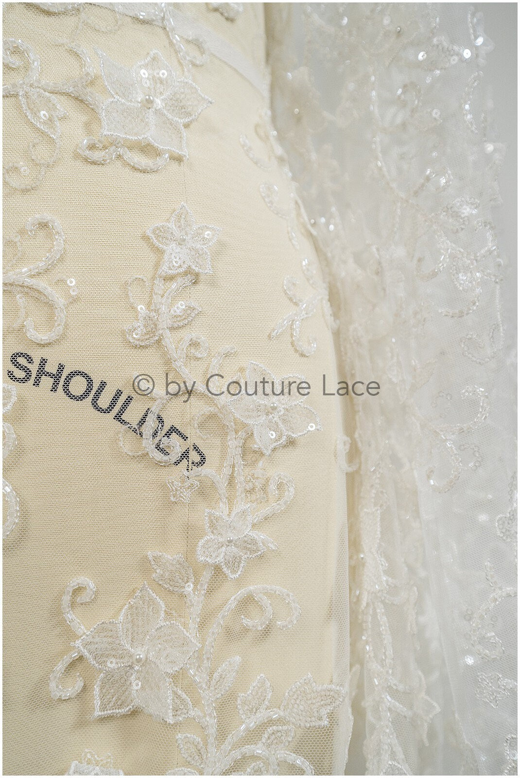 Perlen 3D Spitzenstoff, Couture Spitzenstoff mit 3D Blüten, Pronovias Spitzenstoff, floraler Spitzenstoff mit 3D Blüten// L20-335