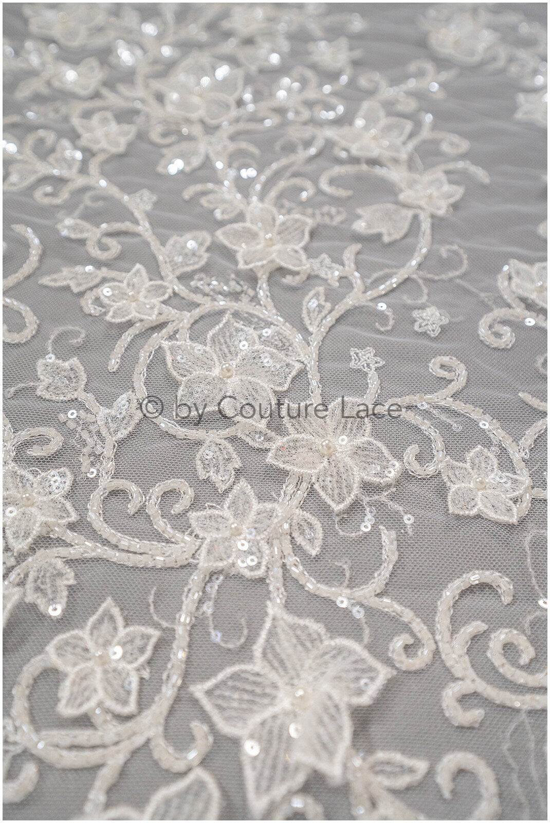 Perlen 3D Spitzenstoff, Couture Spitzenstoff mit 3D Blüten, Pronovias Spitzenstoff, floraler Spitzenstoff mit 3D Blüten// L20-335