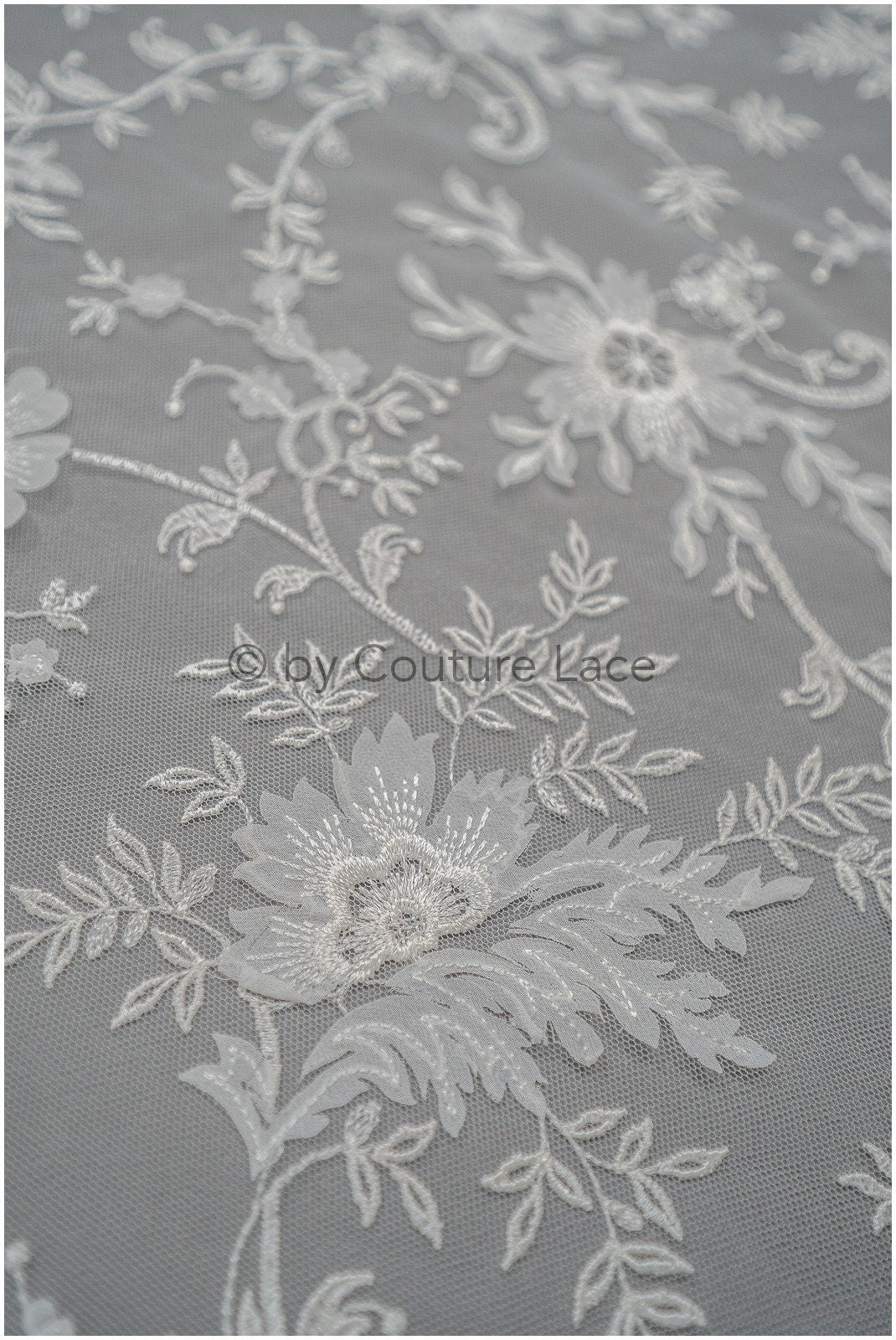 3D Blumen Spitzenstoff Off-White/ Braut Spitzenstoff/ romantischer Spitzenstoff mit 3D Blumen/ Hochzeit Spitzenstoff// L20-372