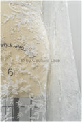 3D Blumen Spitzenstoff Off-White/ Braut Spitzenstoff/ romantischer Spitzenstoff mit 3D Blumen/ Hochzeit Spitzenstoff// L20-372