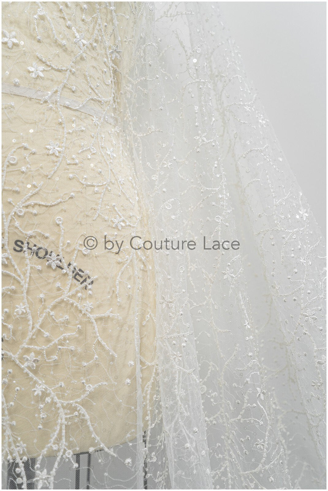 Romantische Perlenblütenspitze Off-White/ Couture Spitzenstoff mit kleinen Blumen/ zarter Braut Spitzenstoff/ Brautspitze mit Blumen// L20-377
