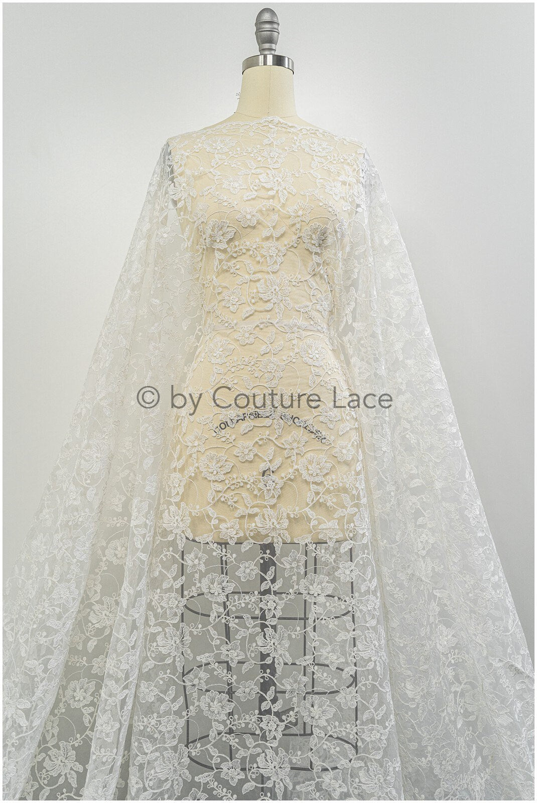 Romantischer Braut Spitzenstoff Off-White/ Blumen Spitzenstoff/ Blumenspitze/ Brautspitze Stoff// L20-070C