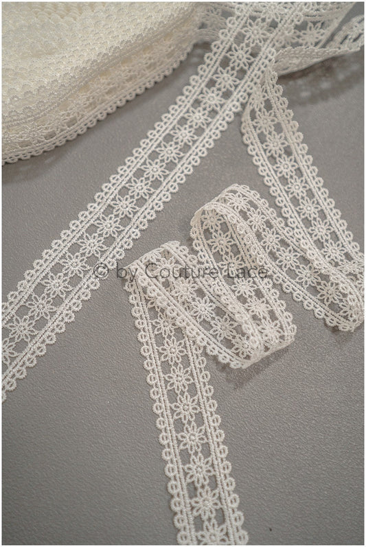 4yds crochet lace with floral pattern/ floral lace trim off-white/ bridal lace// T21-134