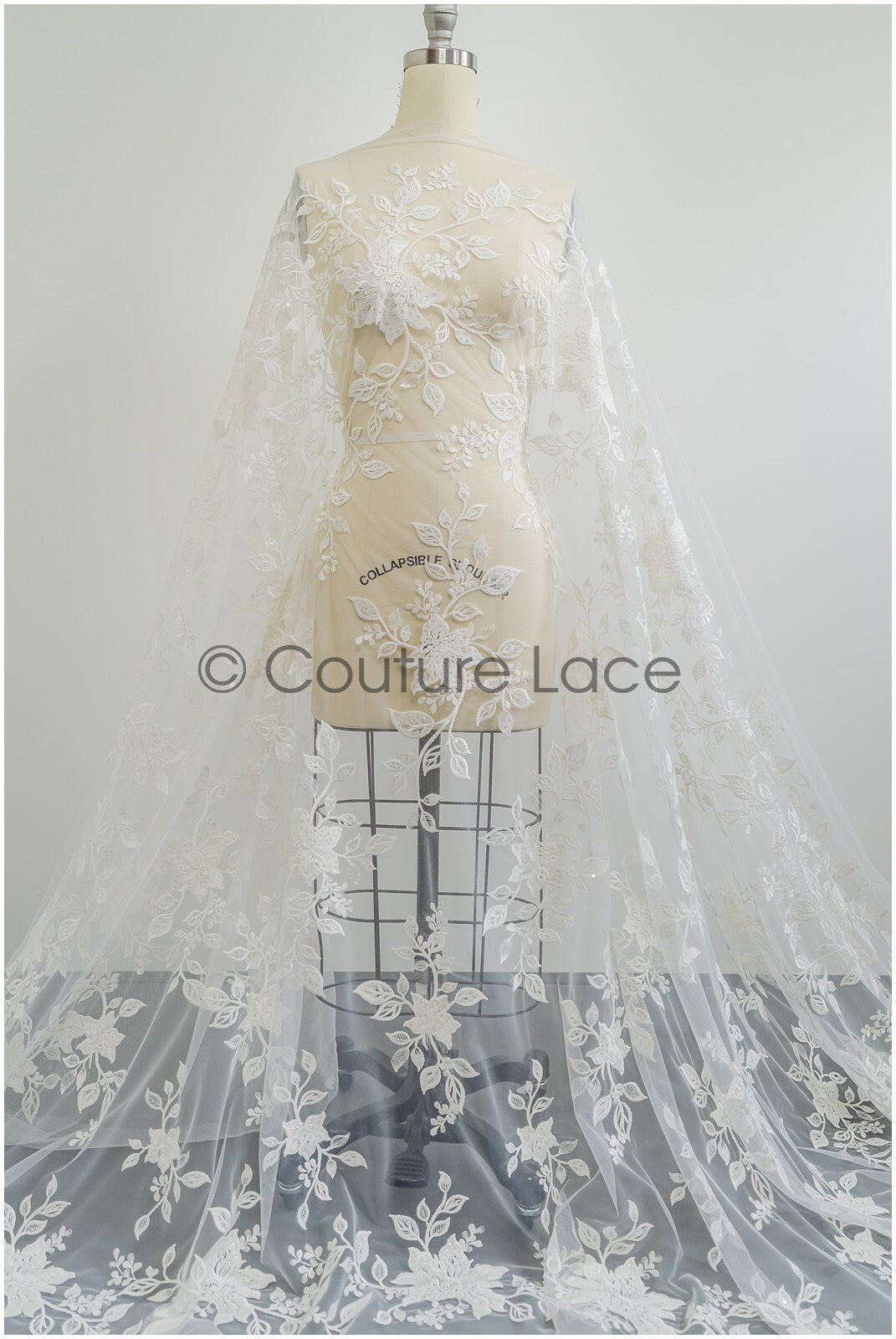 Romantischer floraler Spitzenstoff Off-White/ Braut Spitzenstoff/ florale Spitzenstickerei/ Blumenspitze mit Pailletten// L21-016NB